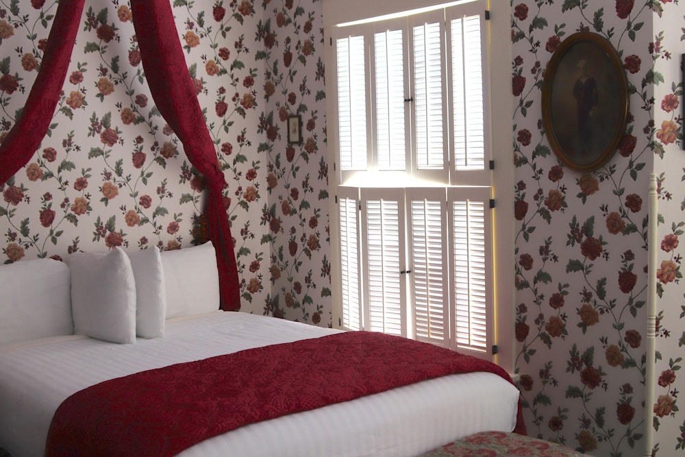 Inn on Mackinac 17/50