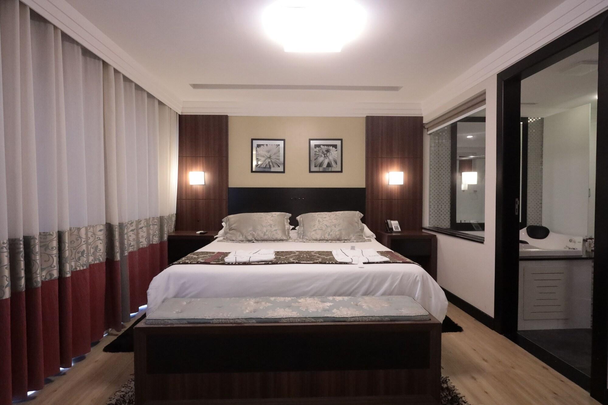Master, Suite, Pool View