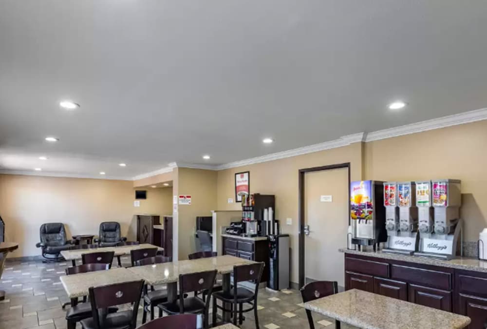 Econo Lodge Inn & Suites Escondido Downtown 30/48