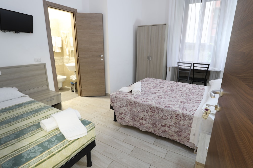 ROOM, TRIPLE