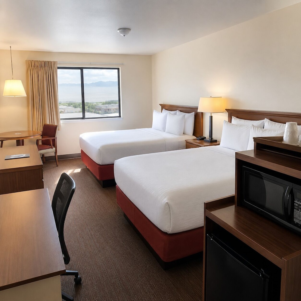 Deluxe, 2 Queen Beds, Days Inn by Wyndham Lake Point 5/10