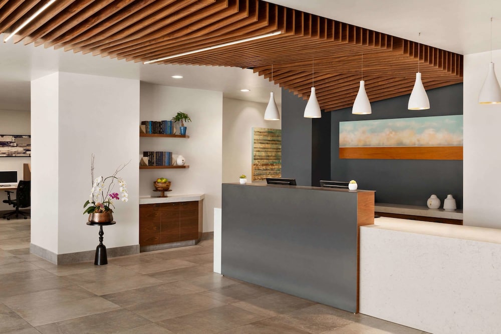 La Quinta Inn And Suites By Wyndham San Luis Obispo Downtown 7/65
