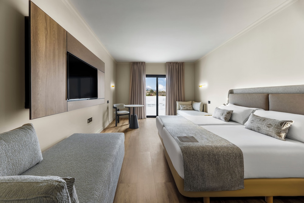 غرفة سوبيريور بثلاثة أسرّة بشرفة، Hotel Atlantic El Tope 4/9