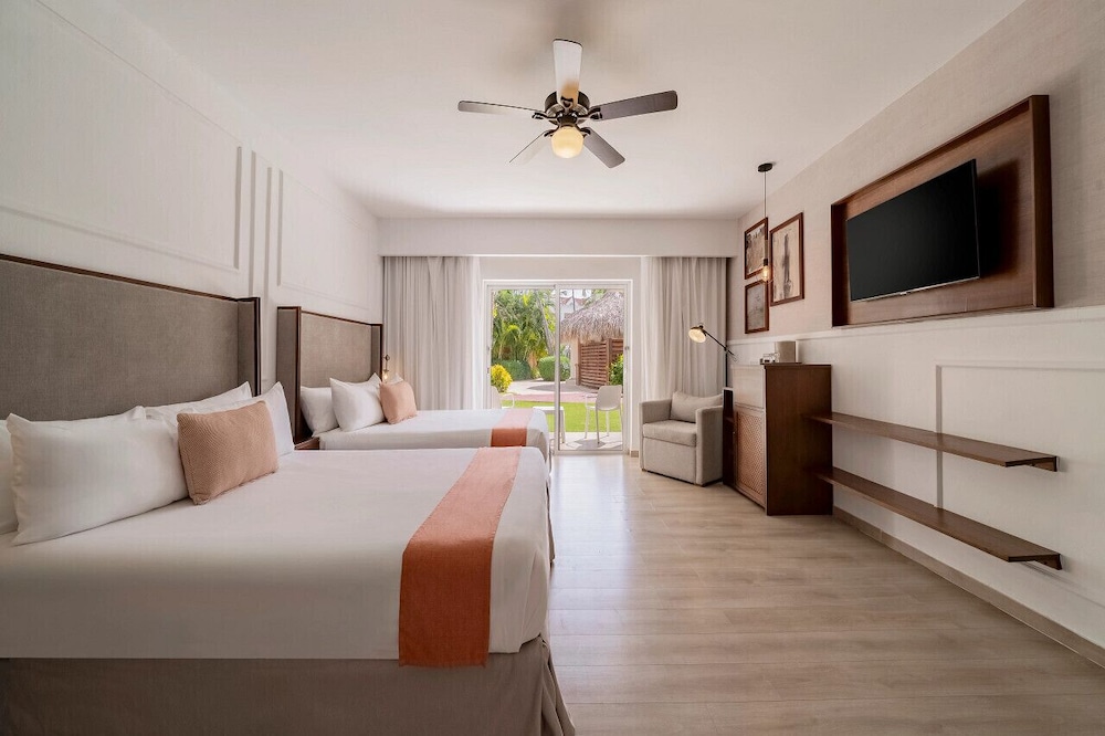 Superior, Deluxe, 2 Double Beds, Tropical View