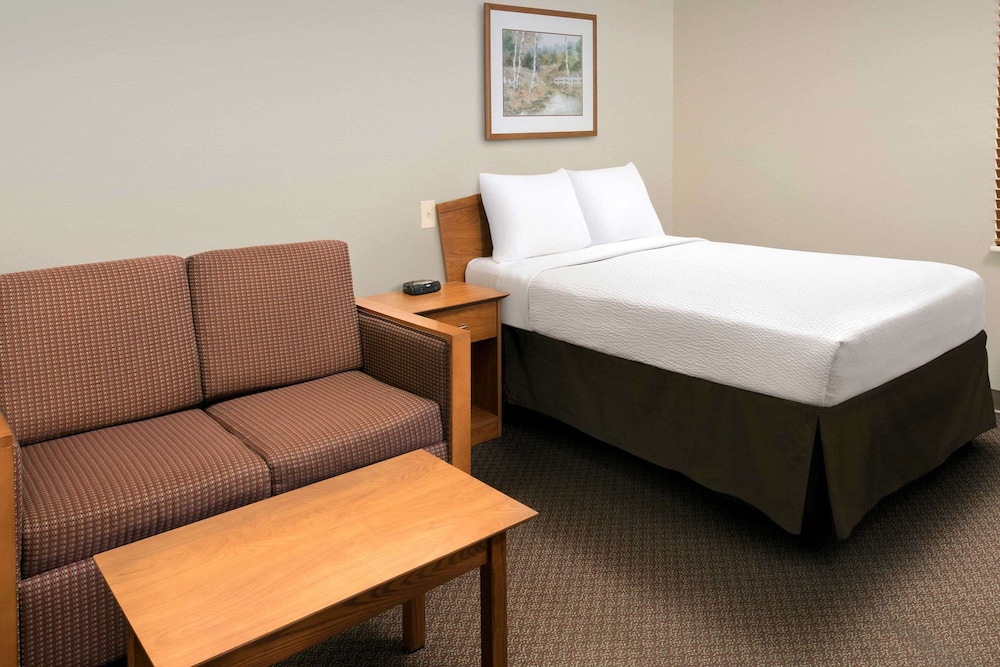 WoodSpring Suites Champaign near University 11/38