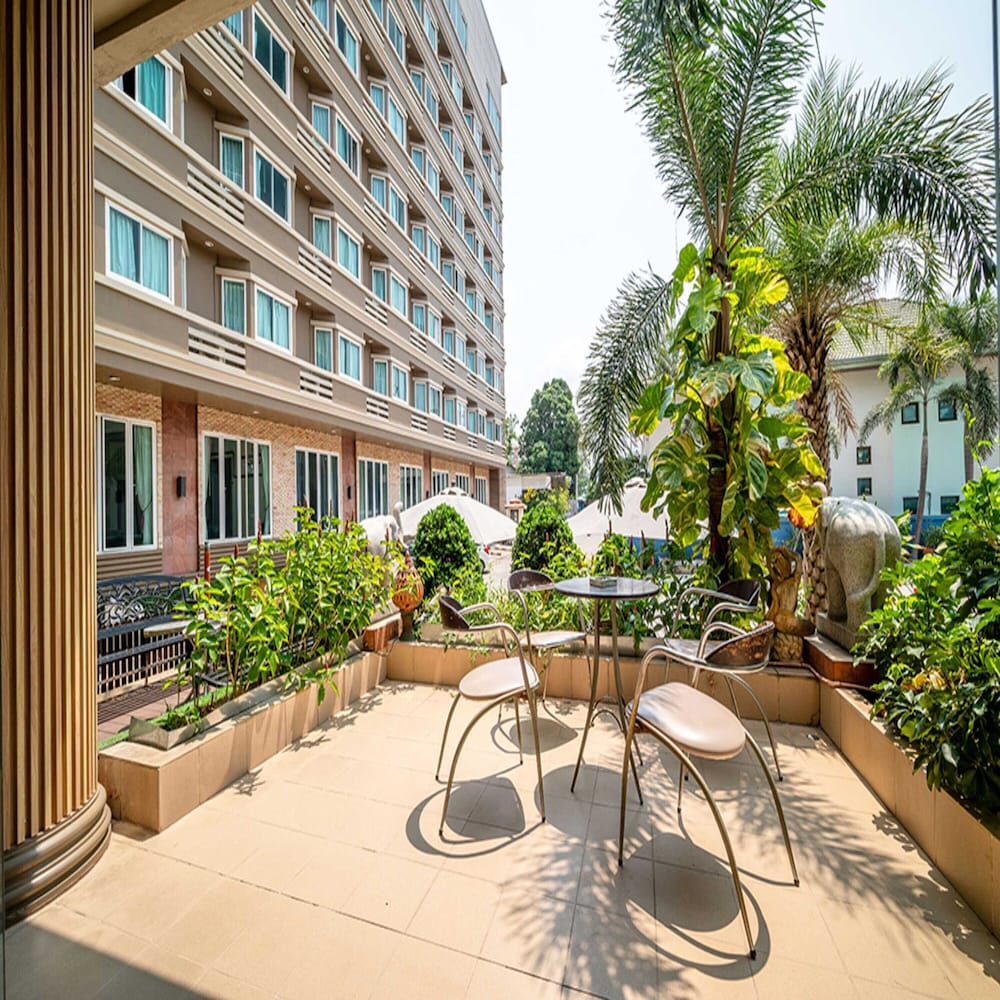 Sunday JA Plus Hotel 60/65