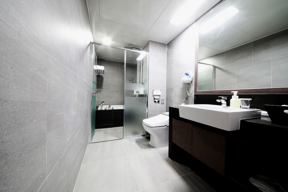 Golden Tulip Essential Namgang 49/49