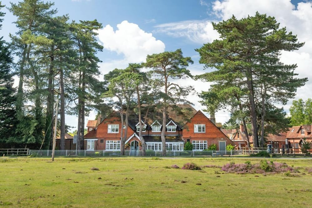 Beaulieu Hotel 47/50