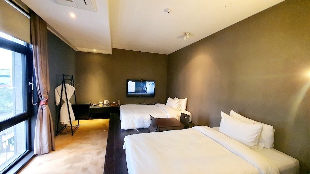 DELUXE, TWIN BEDS