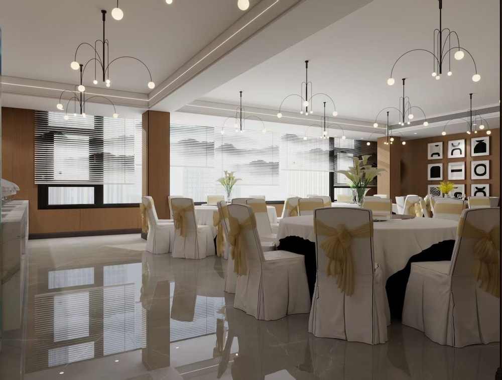 Junshan Hotel 53/75