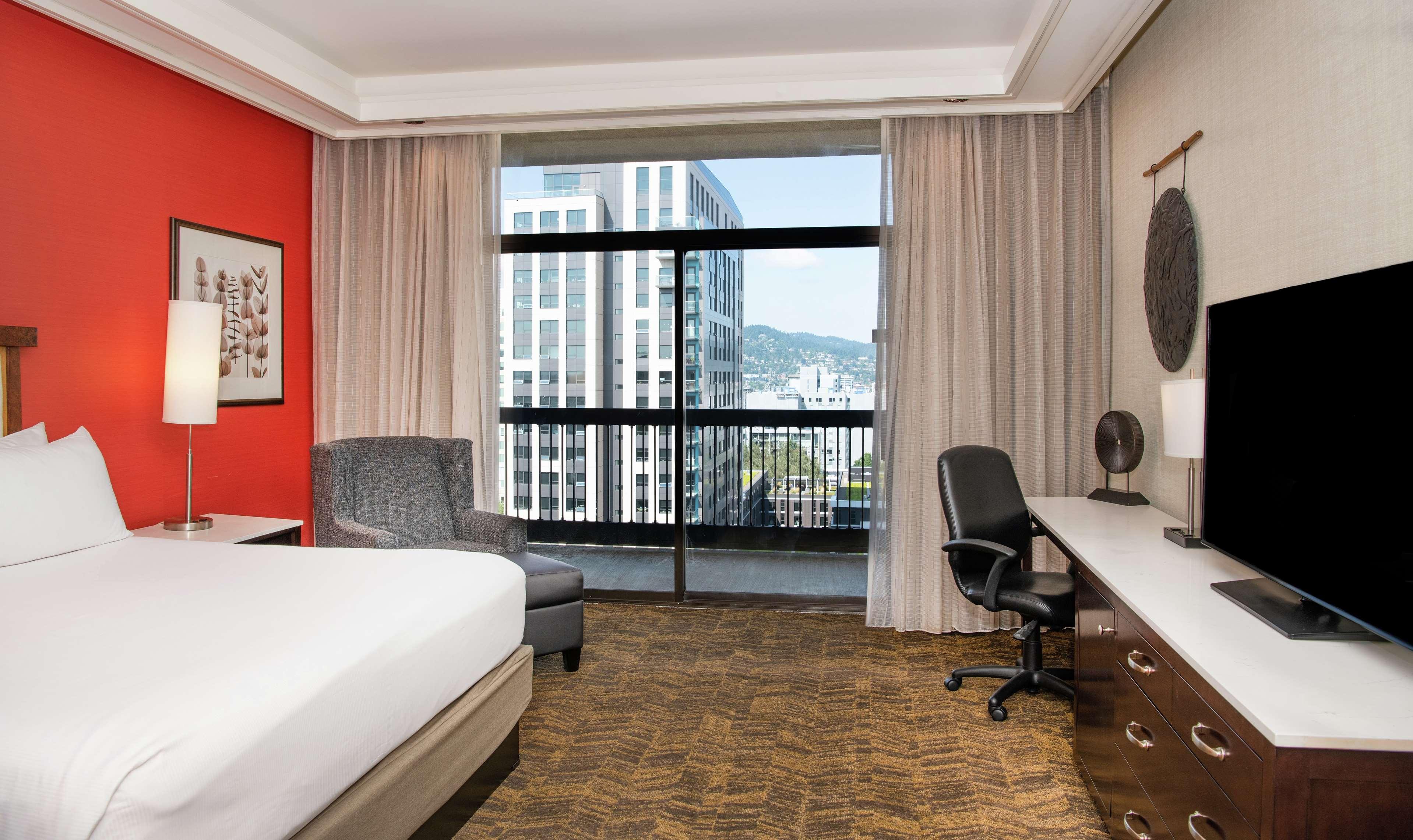 1 BEDROOM, SUITE, KING BED, ACCESSIBLE