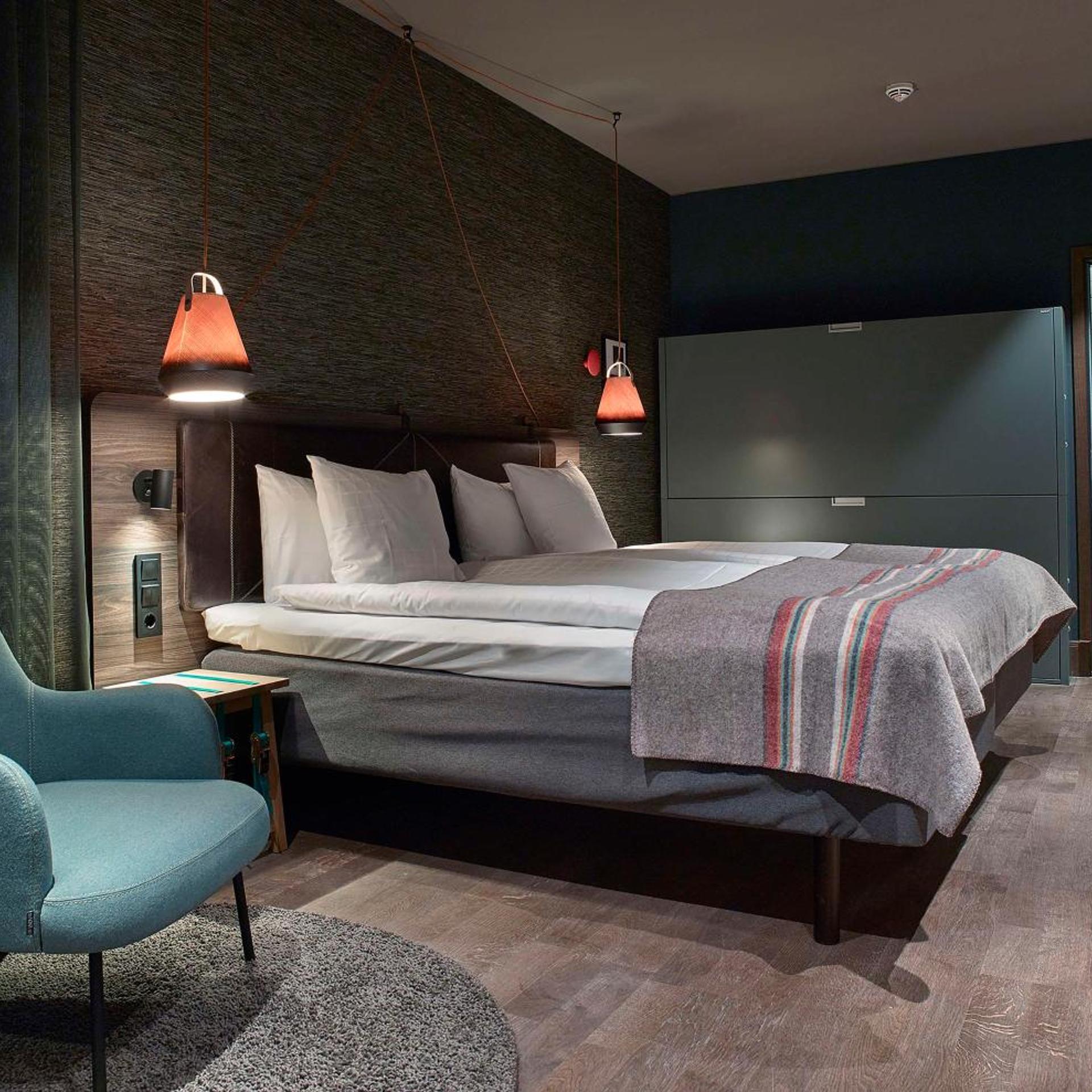 Room, Twin Beds, No Window