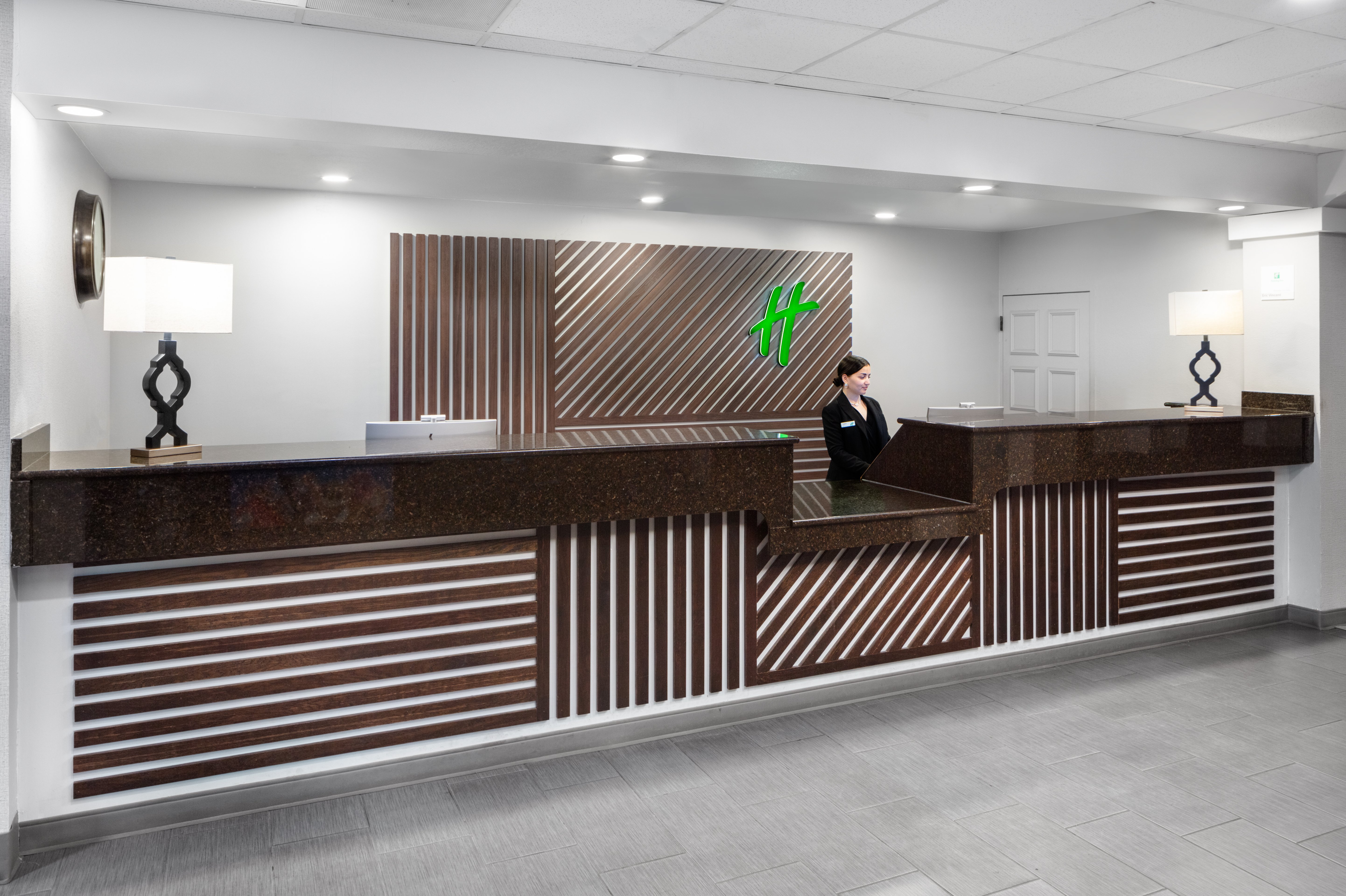 Holiday Inn Hotel And Suites Springfield I 44 10/77