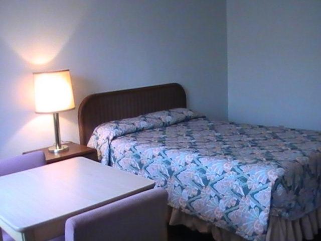 HOMETOWN INN GALION 12/18