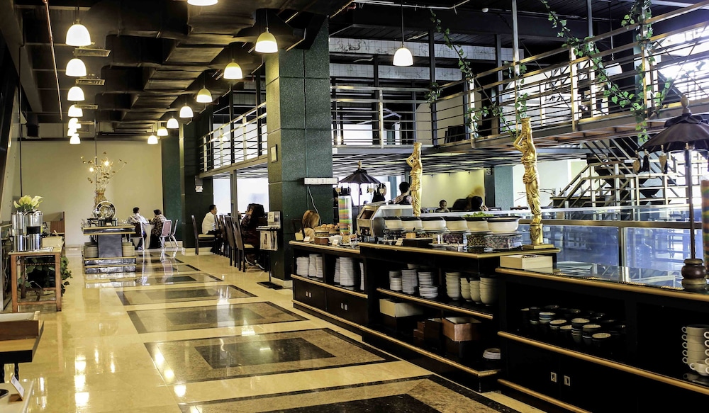 Amos Cozy Hotel 50/66