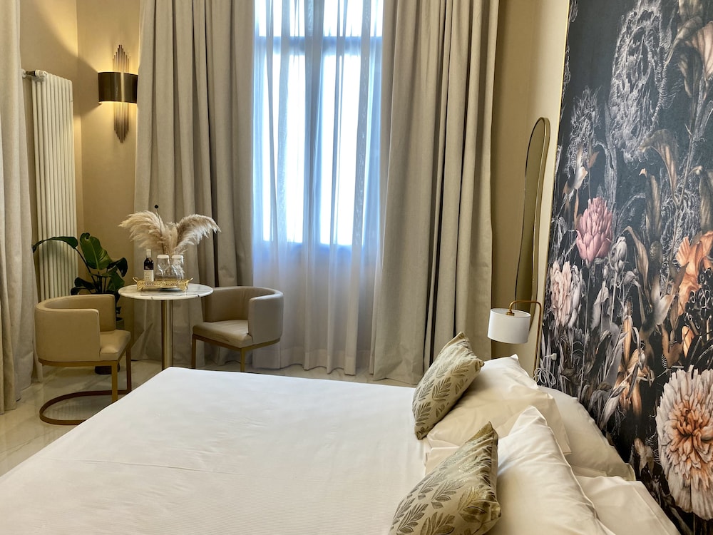 LUXURY, SUITE