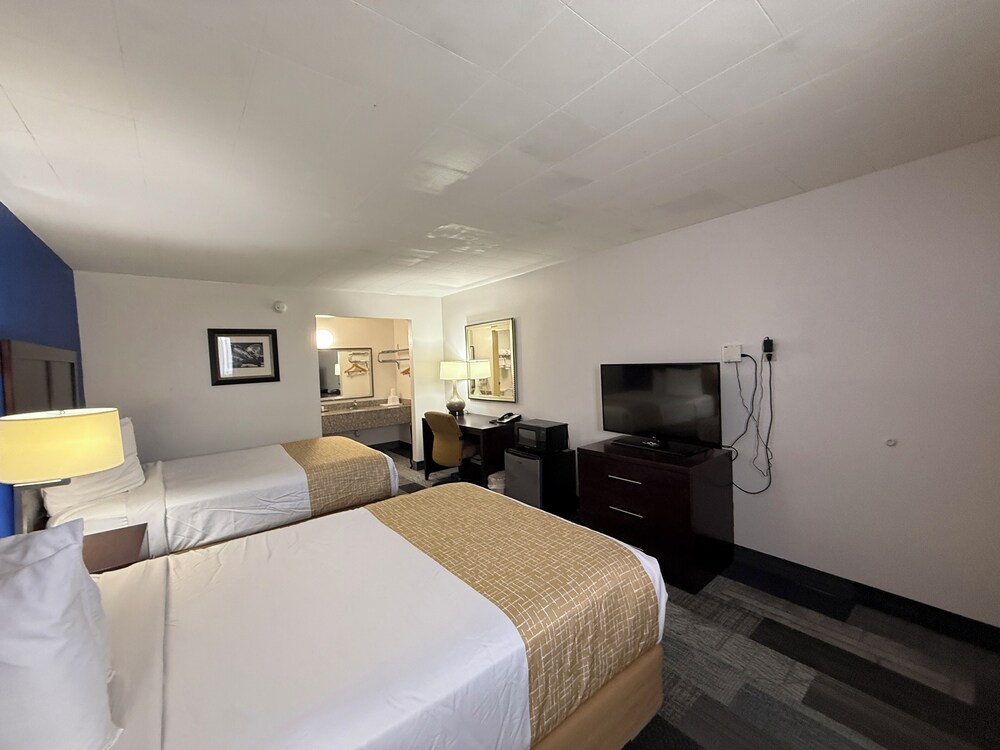 Travelodge by Wyndham Great Bend 7/32