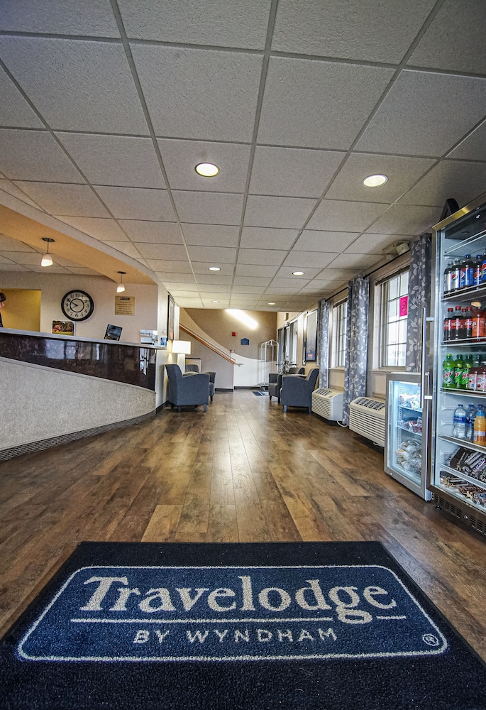 Travelodge by Wyndham Colorado Springs Airport/Peterson AFB 21/44