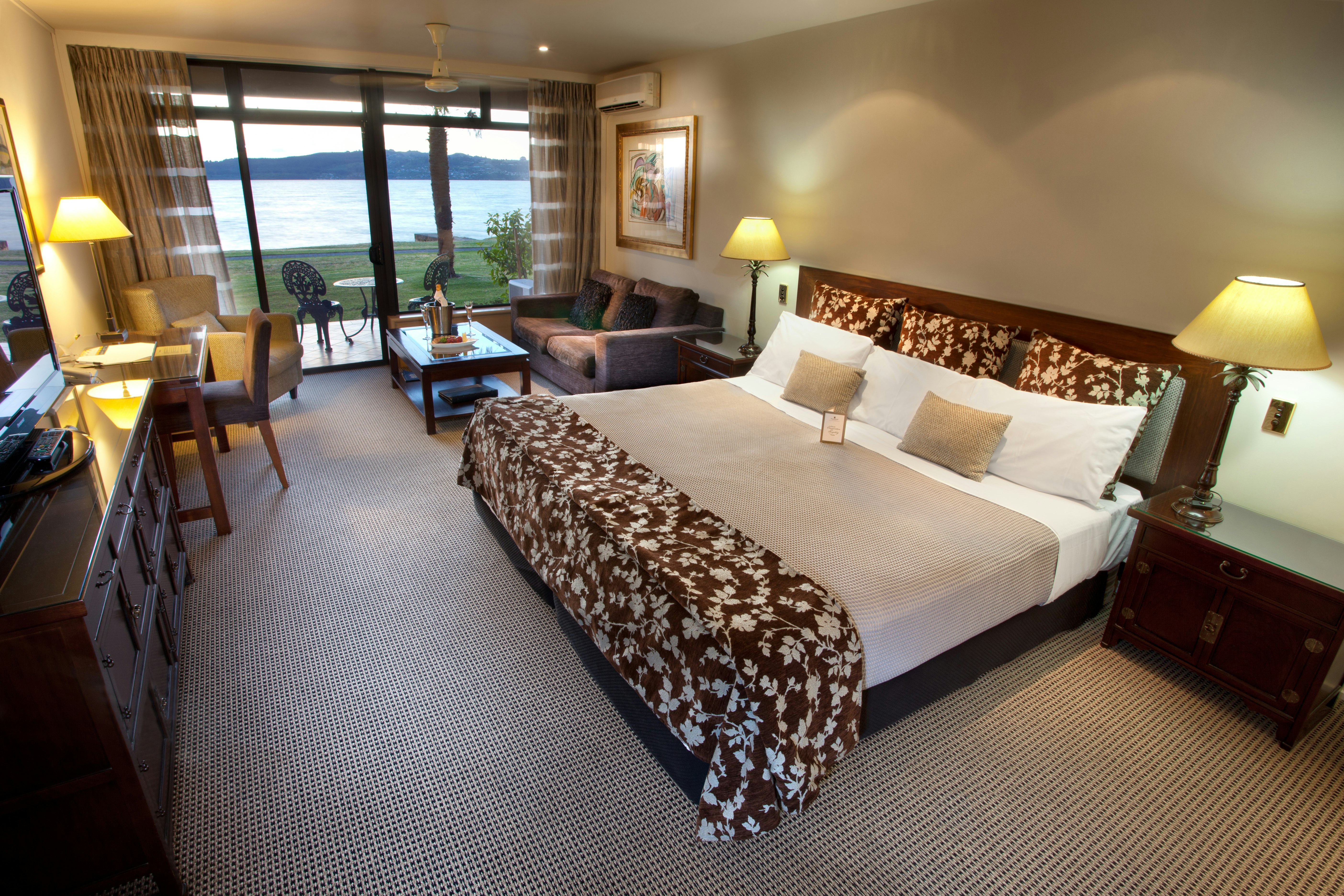 Superior Plus Lakeview Room