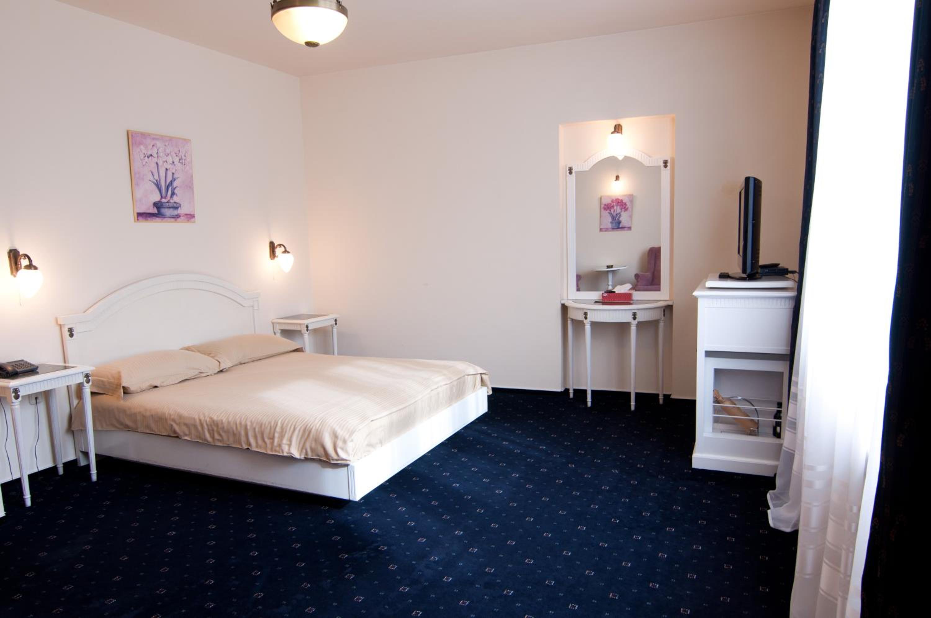 Elite Hotel 11/46