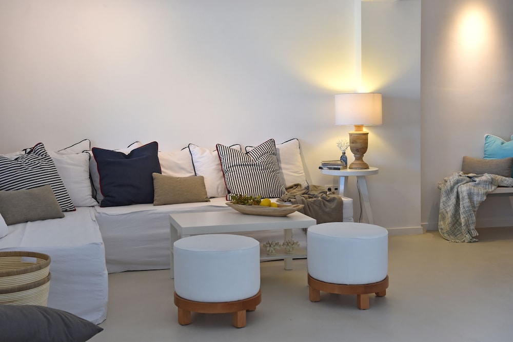 AMBASSADOR LUXURY VILLAS 28/50
