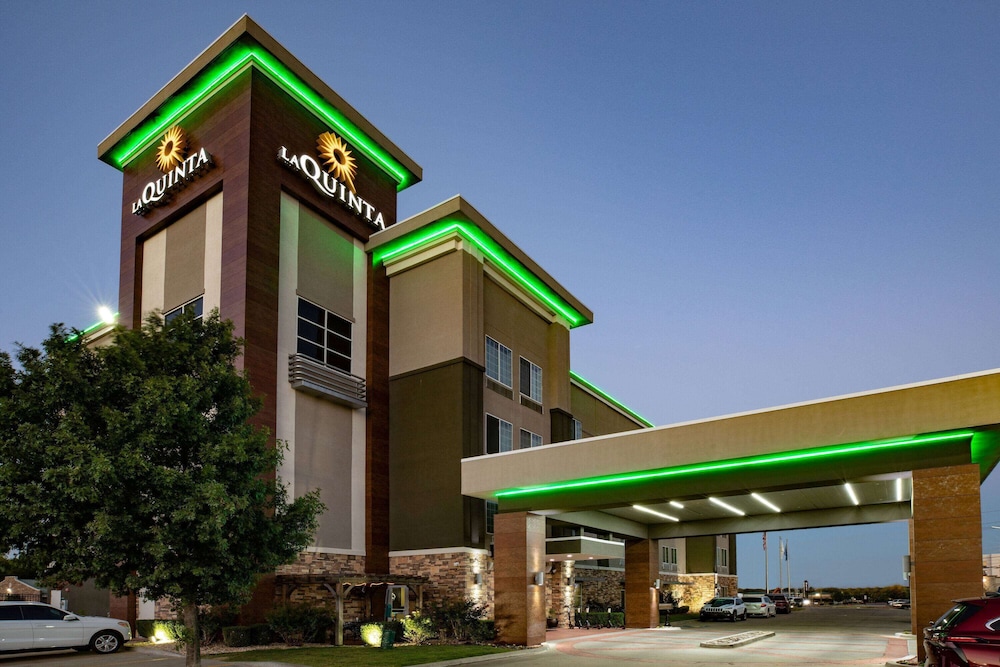 La Quinta Inn & Suites by Wyndham Tulsa - Catoosa Route 66 2/36