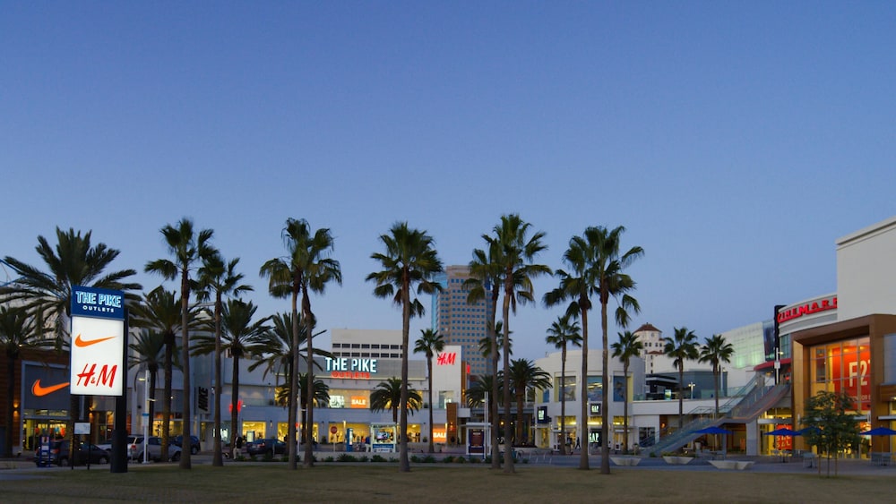 Hyatt Centric the Pike Long Beach 50/59