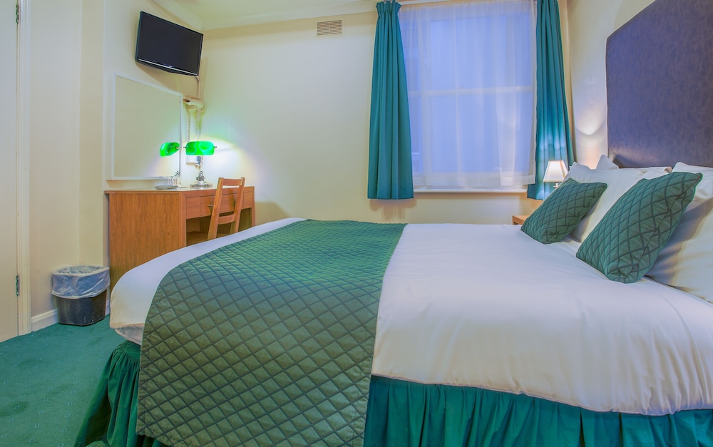 London Town Hotel 36/69