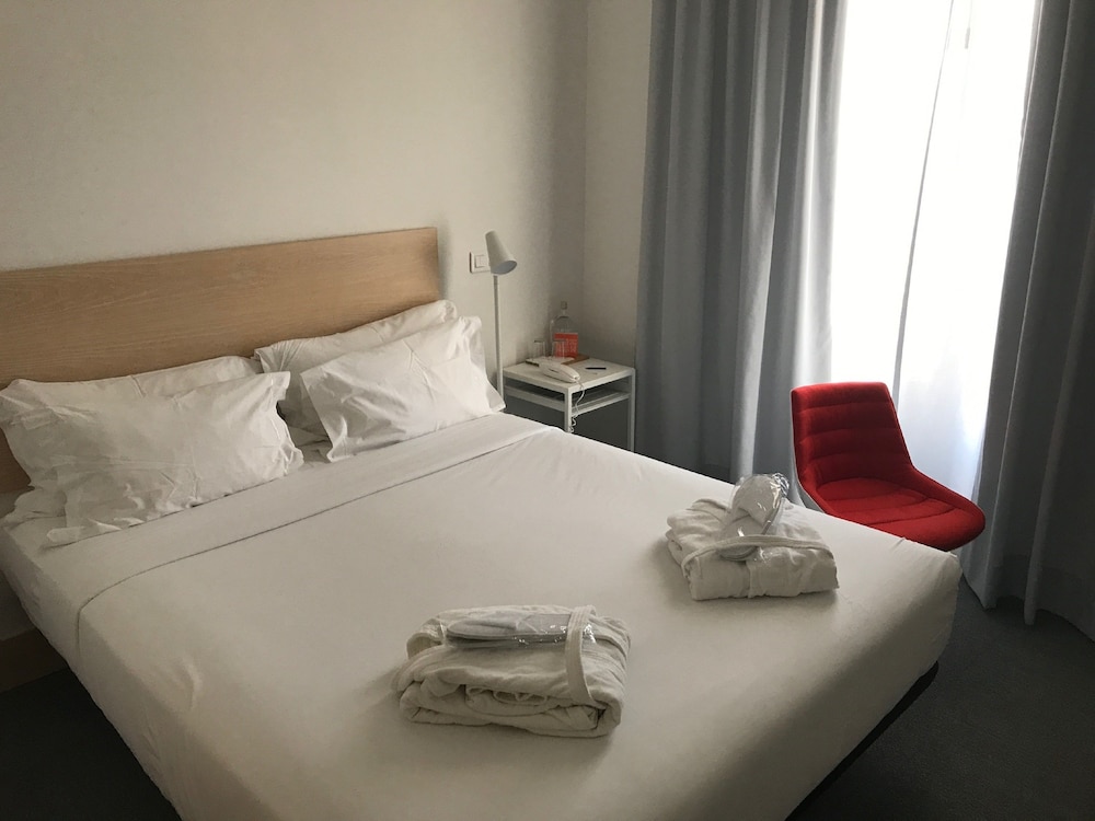 ROOM, DOUBLE BED, RIVER VIEW
