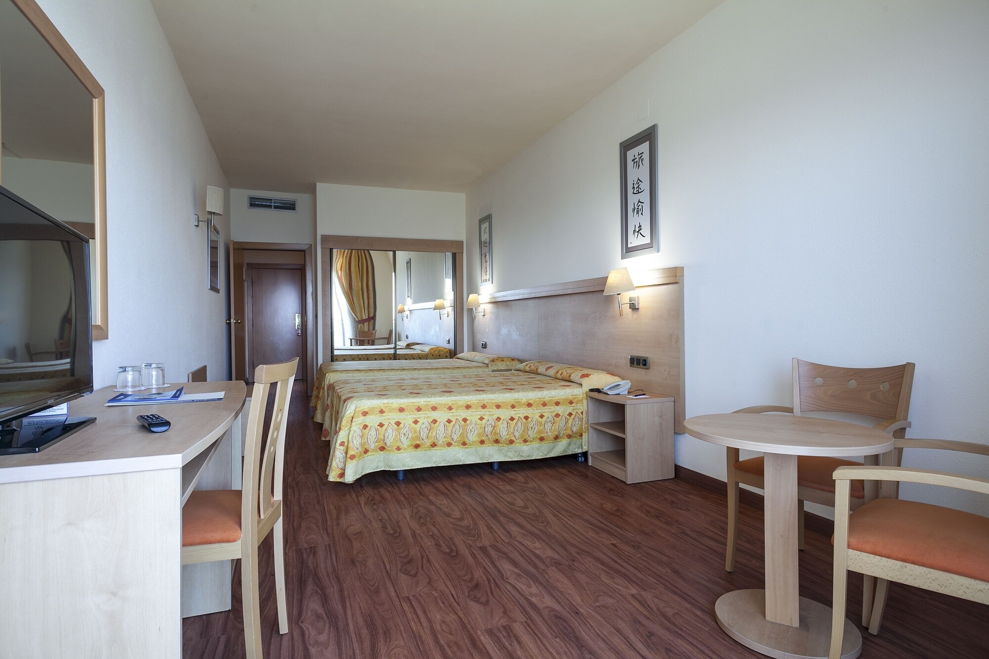 STANDARD, 2 DOUBLE BEDS, PARTIAL SEA VIEW