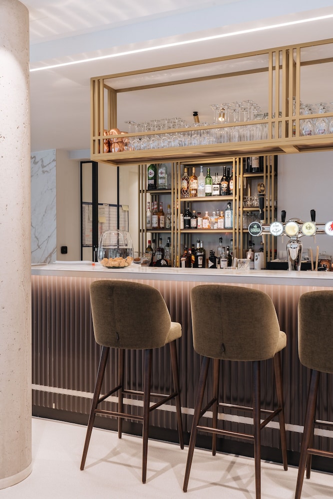 The CORNR Hotel 56/69