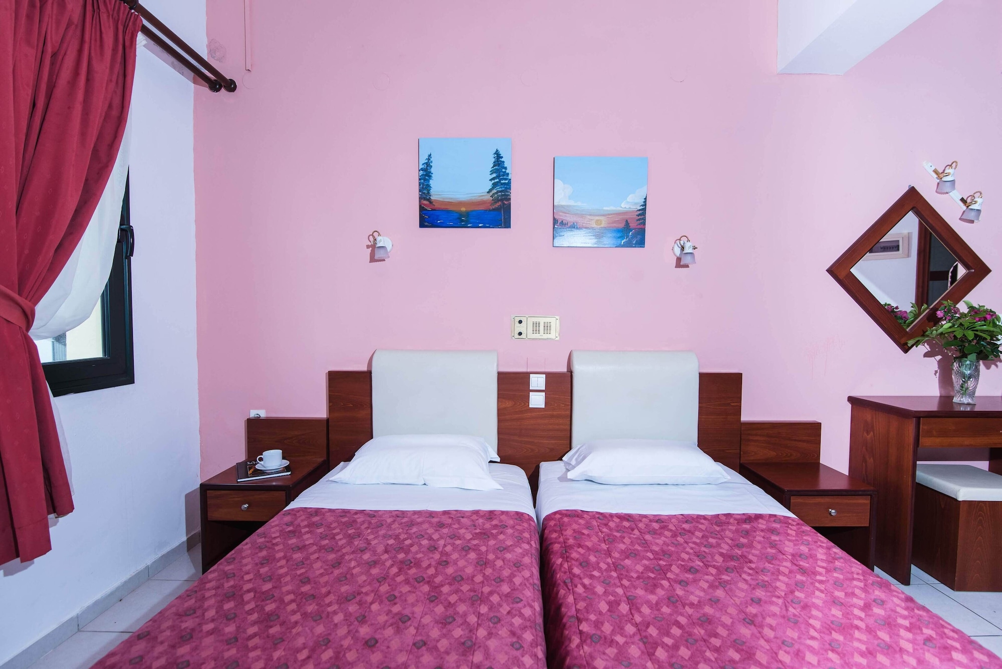 Studio, Twin Beds, Street View 3/10