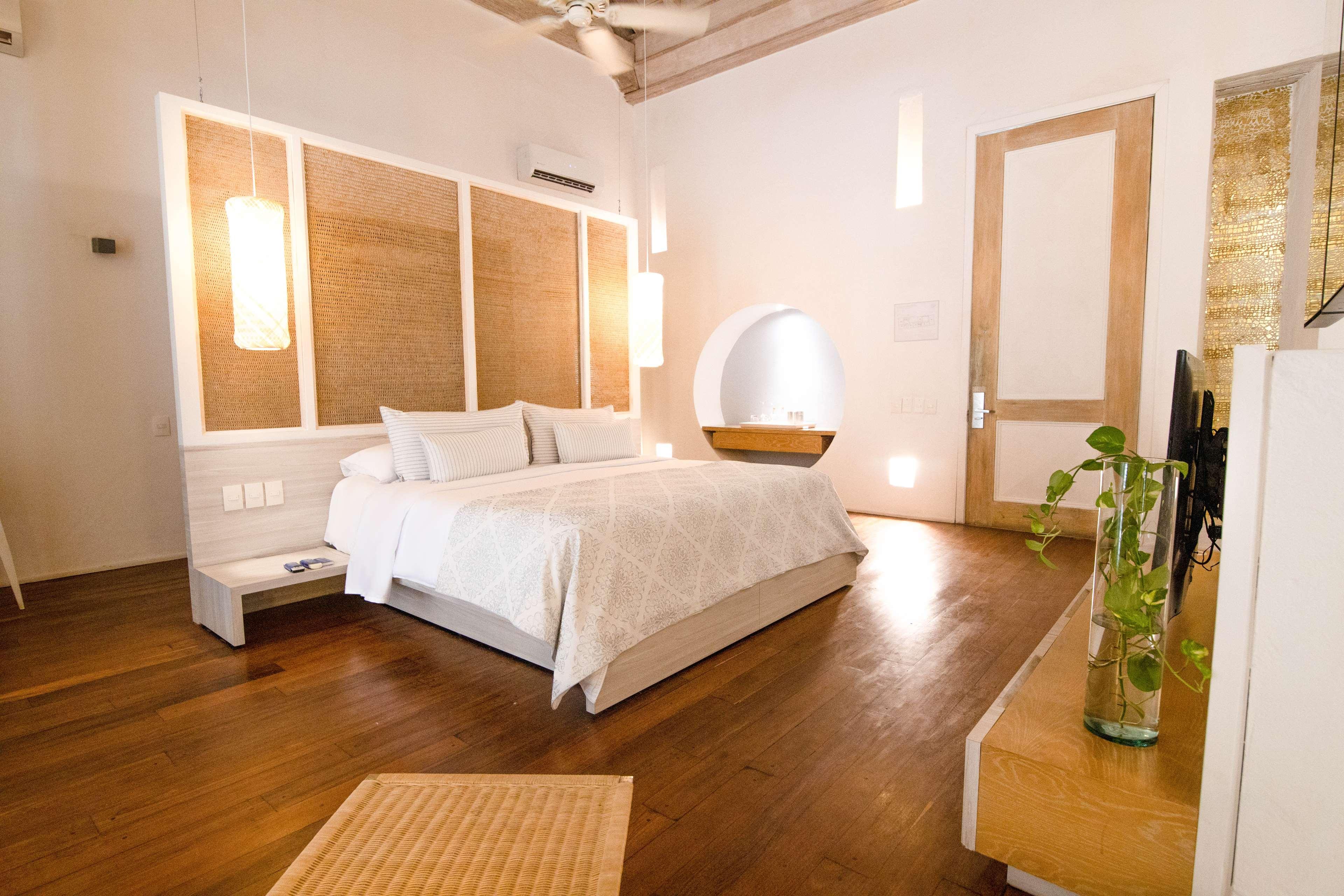 1 BEDROOM, SUITE, KING BED