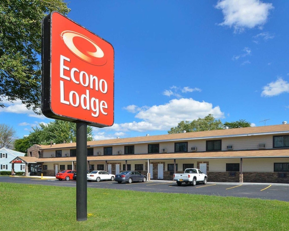 Econo Lodge Rochester I-90 & I-390 5/40