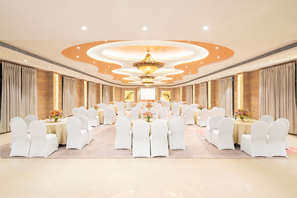 Nidhivan Sarovar Portico Vrindavan 51/58