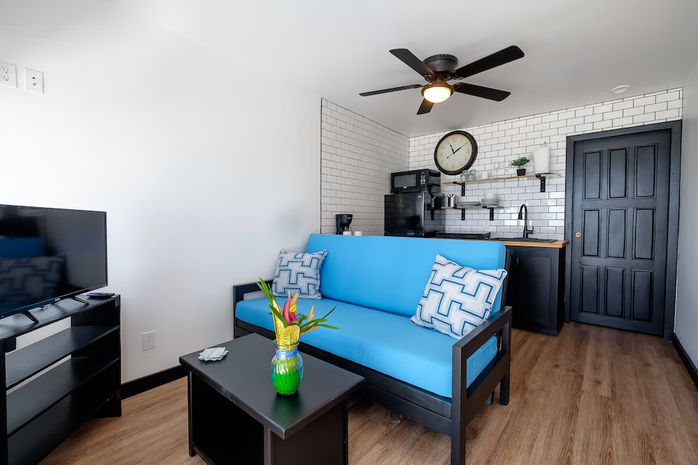 Aquavista Beachfront Suites 14/29