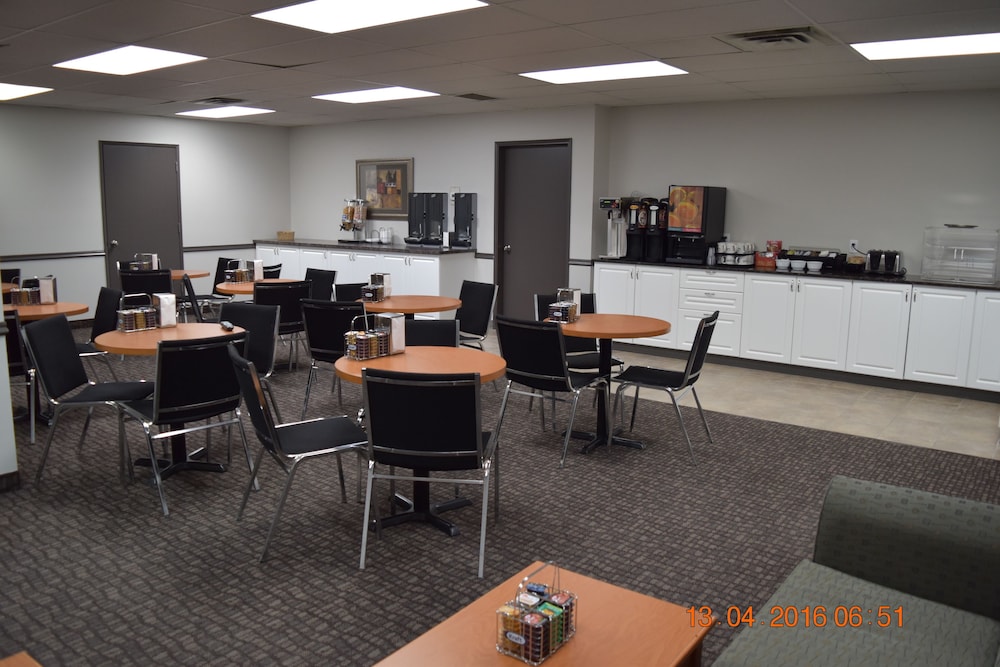 Guest House Inn And Suites 37/46