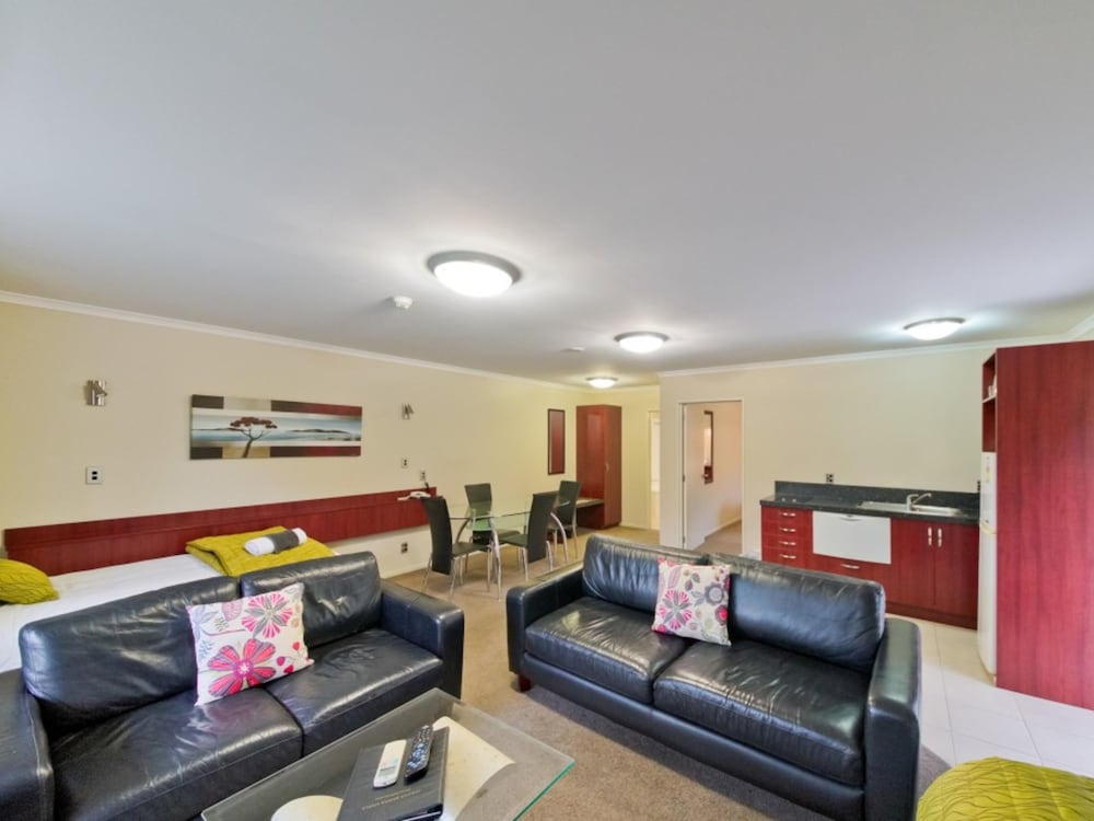 Avenue Motor Lodge 27/35