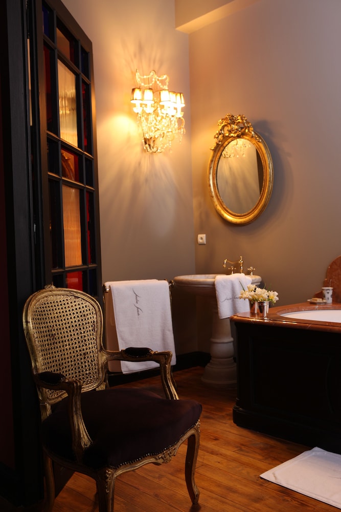 Jardins Secrets Hotel Nimes 32/40