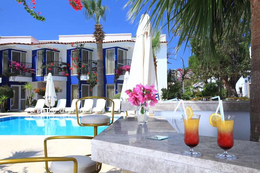 Catamaran Hotel 53/55