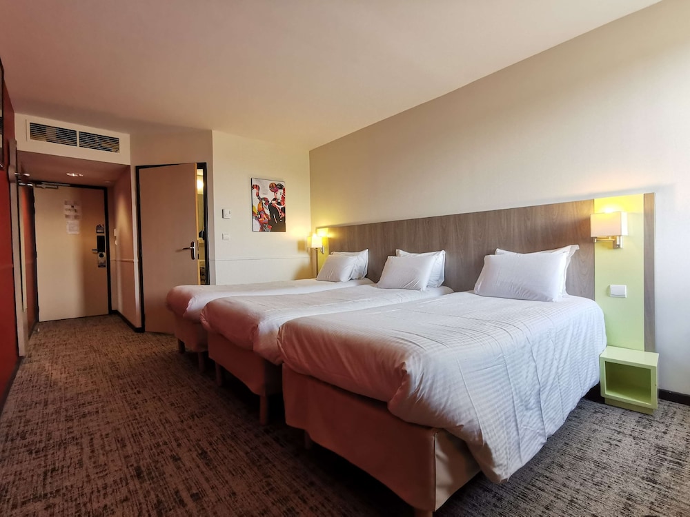 MERCURE Chartres Est 10/65