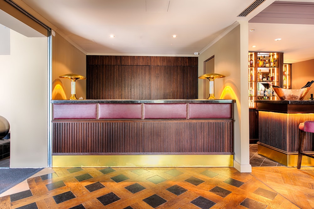Mondrian Suites Berlin Checkpoint Charlie 10/80