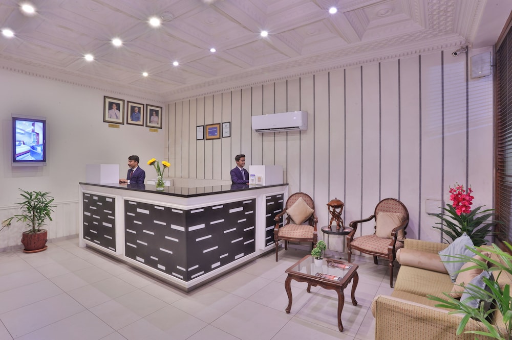 Avari Xpress Faisalabad 8/60