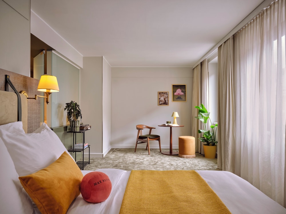 ROOM, XL