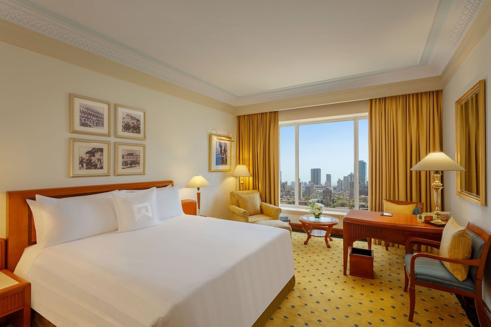 Tower, Club, Queen Bed