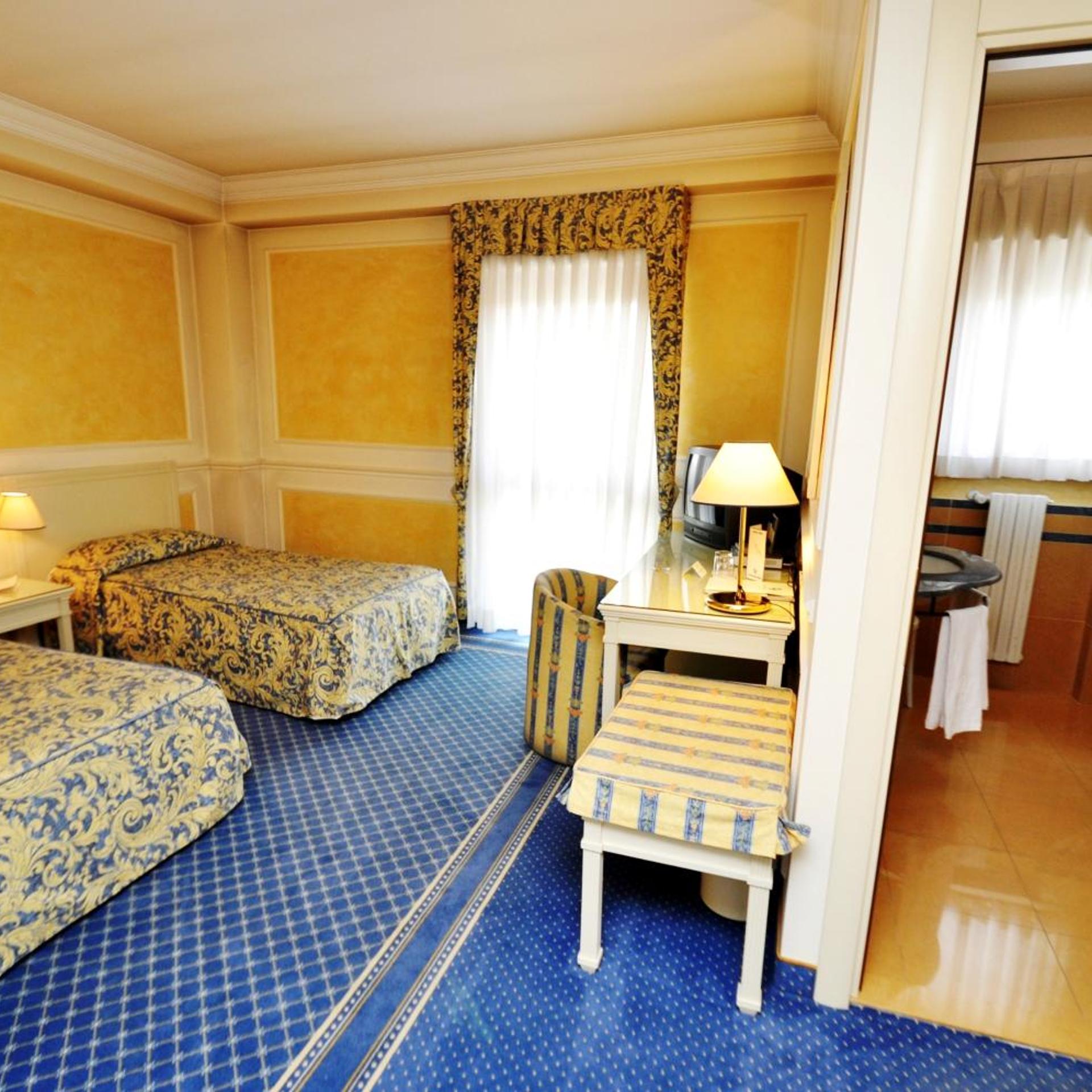 Superior, Twin Beds
