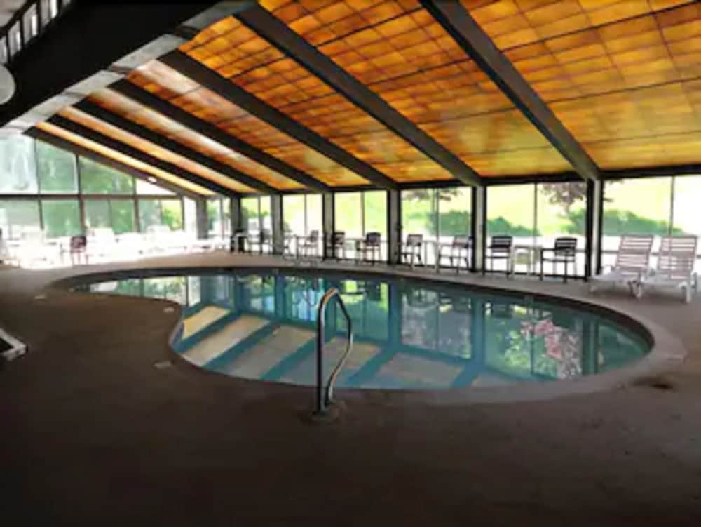 Town and Country Inn and Resort 24/50