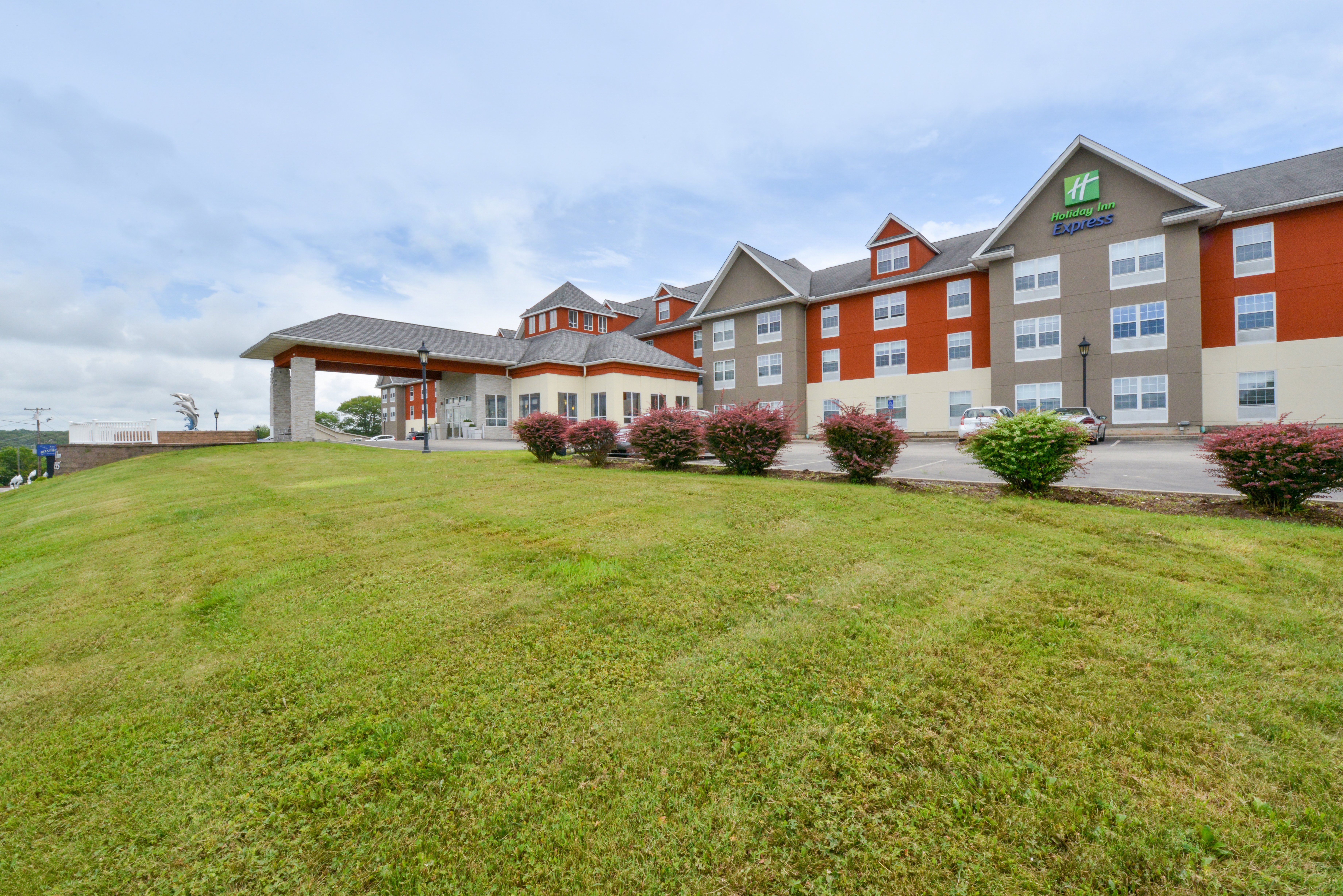 Holiday Inn Express Mystic 43/45