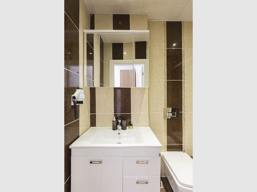 Zendy Suite Hotel 45/88