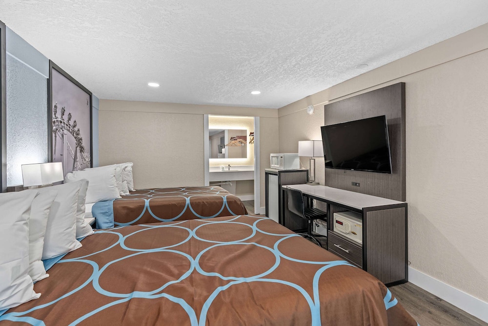 Super 8 by Wyndham Kissimmee/Orlando 38/50